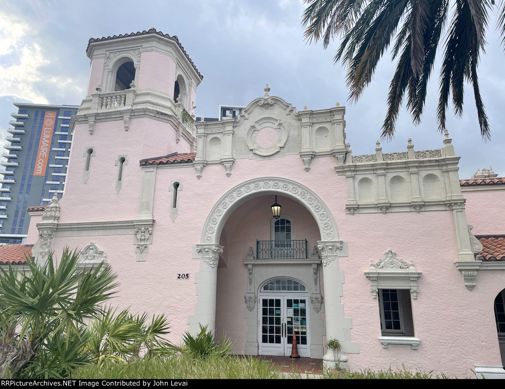 Former SAL WPB Station Architecture